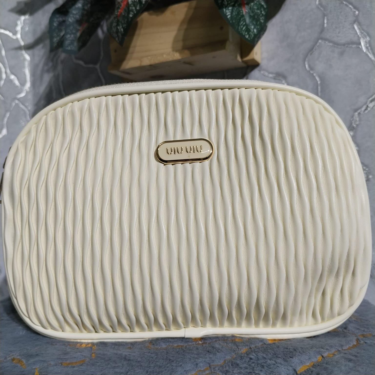 Uiu Uiu Luxurious Crossbody Belt Bag – Beige Leather (9x7")