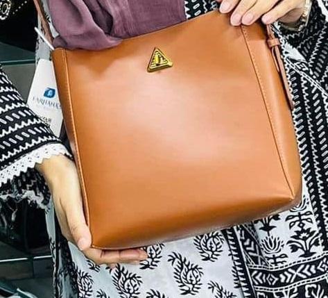 HAINIWEI Stylish Leather Crossbody Bag Soft Smooth Surface