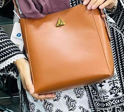 HAINIWEI Stylish Leather Crossbody Bag Soft Smooth Surface - image 1